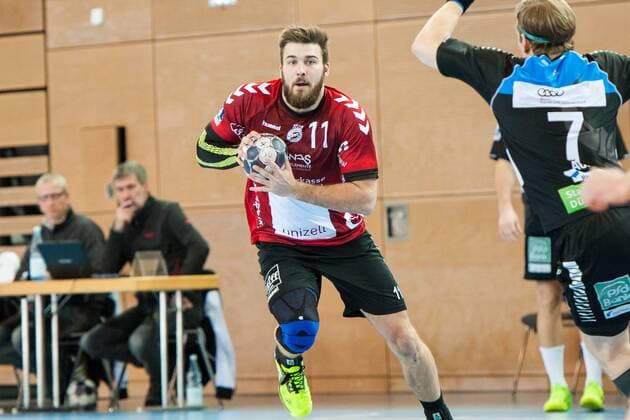Markus Hansen (Nr.11, Lübeck) in Aktion HC Rhein Vikings vs. VfL Lübeck-Schwartau, Handball, 2. Bundesliga, 22.12.17 Düsseldorf NRW Deutschland Castello