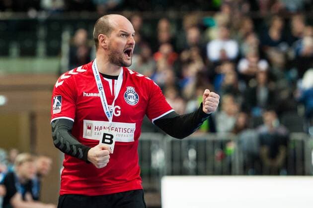 Jubel bei Torge Greve (Trainer, Lübeck) HC Rhein Vikings vs. VfL Lübeck-Schwartau, Handball, 2. Bundesliga, 22.12.17 Düsseldorf NRW Deutschland Castello