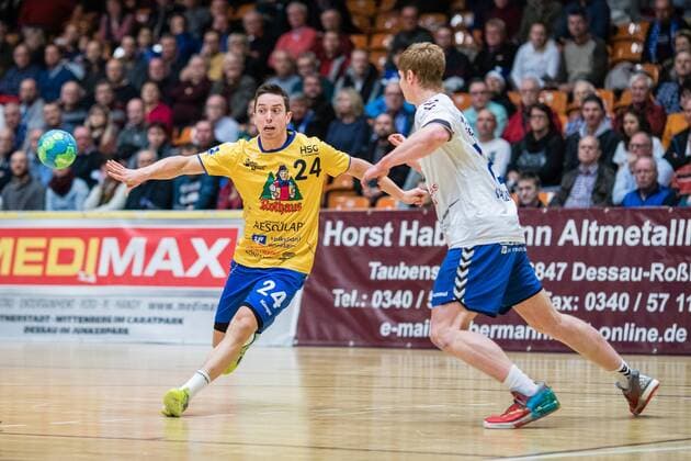 Tim Jud 24 vom HSG Konstanz beim Passspiel waehrend der DKB Handball 2. Bundesliga Begegnung zwischen Dessau-Rosslauer HV 06 und HSG Konstanz in der Anhalt Arena am December 22, 2017 in Bauhausstadt Dessau, Sachsen Anhalt, Germany (Photo by Hartmut Boesener) Bauhausstadt Dessau Copyright: xEibner-Pressefoto HartmutxBoesenerx EP_BOE