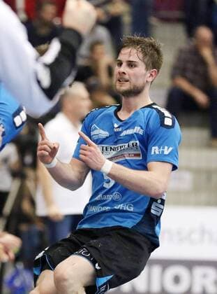 Torjubel bei Lutz Heiny (HSG Nordhorn-Lingen 5) in Richtung Bank, ASV Hamm-Westfalen vs HSG Nordhorn-Lingen, Handball, 2. Bundesliga, 22.12.2017, Hamm Copyright: xEibner-Pressefoto Strohdiekx EP_JSK
