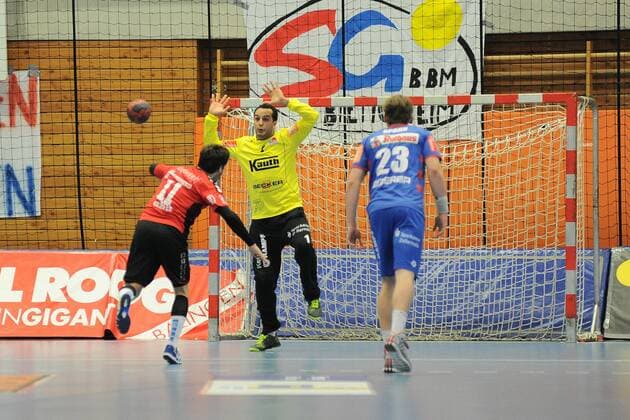 Marouen Maggaiz (HBW Balingen-Weilstetten 1) im Tor gegen Christian Schaefer (SG BBM Bietigheim 11) Handball,Maenner,2.Bundesliga,22.12.2017, Foto:TBaur Eibner Balingen Copyright: xBaurT Eibner-Pressefotox EP_ToBa