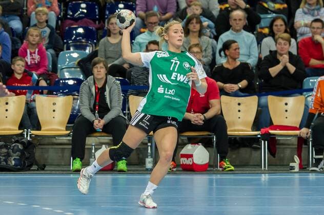 Malene Staal (VfL Oldenburg, 77) Freisteller, Einzelfoto, Action, Aktion, am Ball, Handball, Frauen-Bundesliga, VfL Oldenburg - HSG Bad Wildungen Vipers,