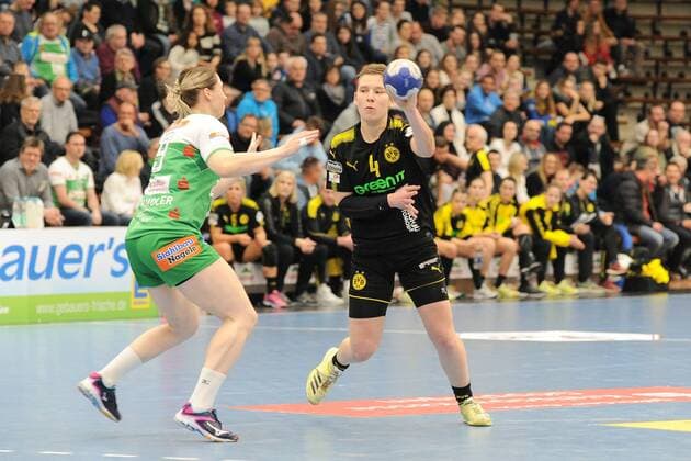 Alina Grijseels (Borussia Dortmund Handball 4) gegen Johanna Schindler (Frisch Auf Goeppingen 9) Handball,Frauen,1.Bundesliga,23.12.2017, Foto:TBaur Eibner Goeppingen Copyright: xBaurT Eibner-Pressefotox EP_ToBa