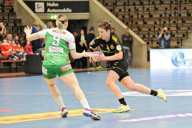 Alina Grijseels (Borussia Dortmund Handball 4) gegen Johanna Schindler (Frisch Auf Goeppingen 9) Handball,Frauen,1.Bundesliga,23.12.2017, Foto:TBaur Eibner Goeppingen Copyright: xBaurT Eibner-Pressefotox EP_ToBa