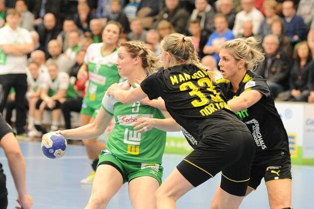 Johanna Schindler (Frisch Auf Goeppingen 9) gegen Nadja Mansson (Borussia Dortmund Handball 33) Handball,Frauen,1.Bundesliga,23.12.2017, Foto:TBaur Eibner Goeppingen Copyright: xBaurT Eibner-Pressefotox EP_ToBa
