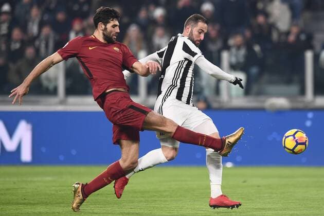 Fußball, Juventus Turin - AS Rom Fußball, Juventus Turin - AS Rom Mg Torino 23 12 2017 - campionato di calcio serie A Juventus-Roma foto Matteo Gribaudi Image nella foto: Gonzalo Higuain-Federico Fazio 