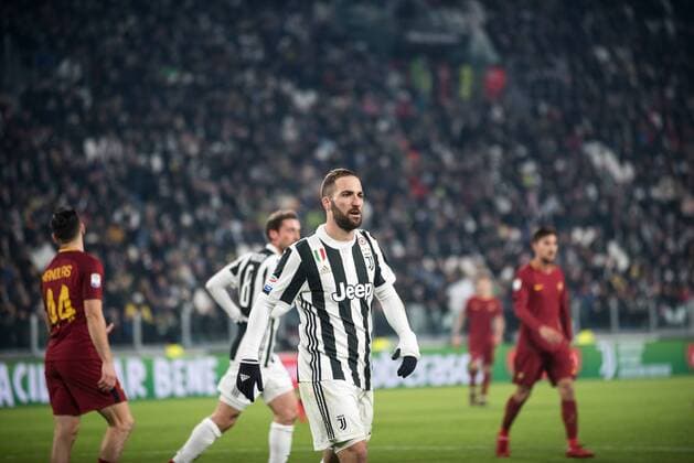 Italy: Juventus FC vs AS Roma at Gonzalo Higuain (Juventus FC)during the football match Serie A: Juventus FC vs AS Roma. Juventus won 1-0 at Allianz Stadium in Turin, Italy 23th december 2017. Turin Piemonte Torino Italy Allianz Stadium  AlbertoxGandolfox xPacificxPress