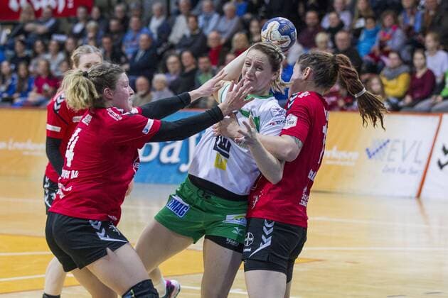 Handball-Bundesliga TSV Bayer 04 Leverkusen vs. TPSG FA Goeppingen 20:24 Handball-Bundesliga TSV Bayer 04 Leverkusen vs. TPSG FA Goeppingen 20:24 am 27. 12. 2017 Leverkusen, Ostermann-Arena, Deutschland Photo: Ralf Kardes Elfe Anna Seidel (4) KM Johanna Schindler (9) LA RM Elfe Jenny Karolius (14) KM Spitzname: Flummi