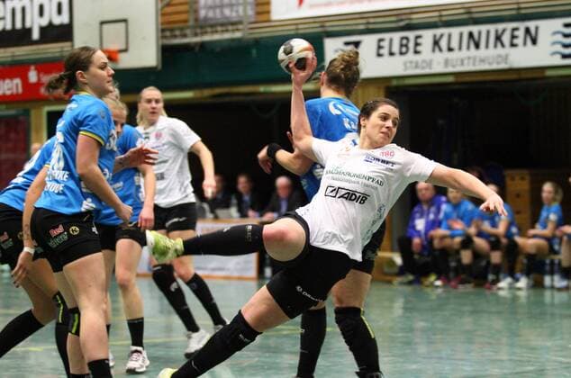 Josefine Huber (THC) beim Wurf beim Spiel Buxtehuder SV vs Thueringer HC, Handball, Frauen, 1.Liga, 28.12.2017 Buxtehude Copyright: xEIBNER CEBULOKx EP_pauschal