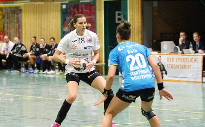 Iveta Luzumova (Thuerinher HC) und Boelk (Buxtehude) beim Spiel Buxtehuder SV vs Thueringer HC, Handball, Frauen, 1.Liga, 28.12.2017 Buxtehude Copyright: xEIBNER CEBULOKx EP_pauschal