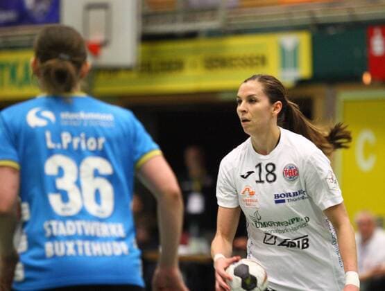 vl. Lisa Prior (Buxtehude) und Iveta Luzumova (THC) beim Spiel Buxtehuder SV vs Thueringer HC, Handball, Frauen, 1.Liga, 28.12.2017 Buxtehude Copyright: xEIBNER CEBULOKx EP_pauschal