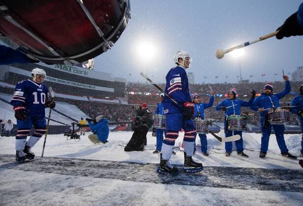 Eishockey, Junioren WM, Outdoor, USA - Kanada 171229 USA:s spelare pa väg ut efter periodpausen av ishockeymatchen i JVM mellan Kanada och USA den 29 december 2017 i Buffalo. Copyright: JOELxMARKLUND BB171229JM058