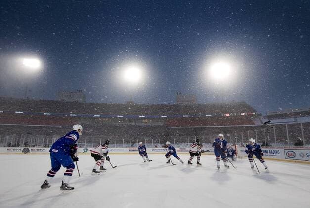 Eishockey, Junioren WM, Outdoor, USA - Kanada 171229 Generell vy över arenan New Era Field när ett kraftigt snöfall faller under ishockeymatchen i JVM mellan Kanada den 29 december 2017 i Buffalo. Copyright: JOELxMARKLUND BB171229JM063