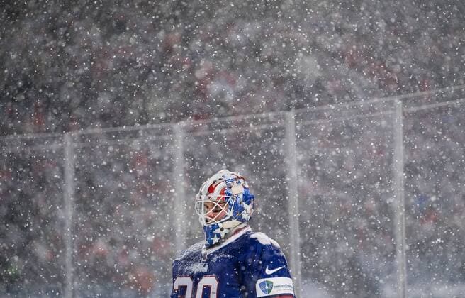 Bilder des Tages - SPORT 171229 USA:s malvakt Jake Oettinger under ishockeymatchen i JVM mellan Kanada den 29 december 2017 i Buffalo. Copyright: JOELxMARKLUND BB171229JM074