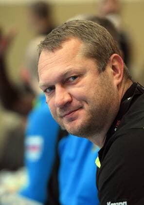 Winterthur, Schweiz, Eulachhallen, 30.12.2017 Männer-Handball; Yellow Cup 2017 Schweiz vs Russland Russland Trainer Eduard Koksharov Foto- und alle *** Winterthur Switzerland Eulachhallen 30 12 2017 men handball yellow Cup 2017 Switzerland vs Russia coach Eduard Koksharov photo and all