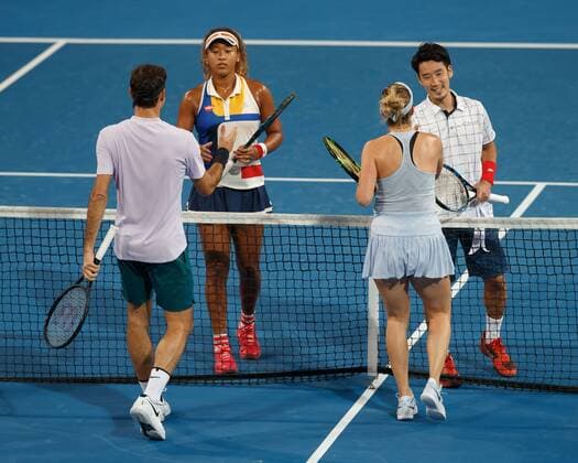 YUICHI SUGITA und NAOMI OSAKA gratulieren den Siegern ROGER FEDERER BELINDA BENCIC, Mixed Doubles Tennis - Hopman Cup 2018 - ITF - Perth Arena - Perth - Western Australia - Australia - 30 December 2017. Â Copyright: xJuergenxHasenkopfx