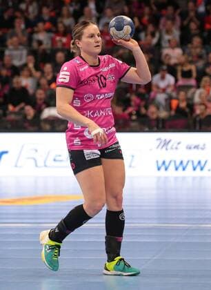30.12.2017, Deutschland, Stuttgart, Handball Bundesliga Frauen 9. Spieltag Saison 2017 2018 TusSies Metzingen vs. Frisch auf Göppingen: Anna Loerper (TUS)