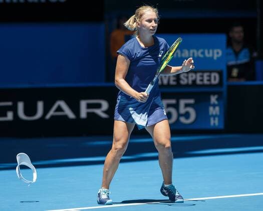 DARIA GAVRILOVA (AUS) verliert ihre Kappe waehrend des Spiels, kurios, Copyright: xJuergenxHasenkopfx