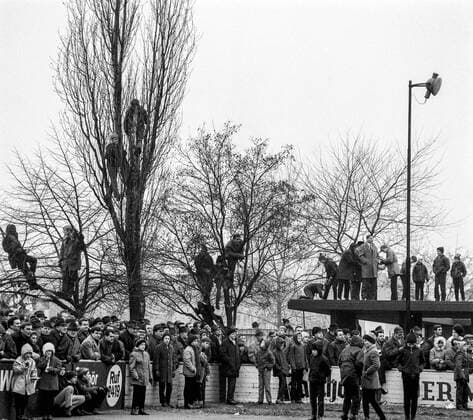 Zuschauer. VfL Fans zur Halbzeitpause. Aus Regionalliga Nord Saison 1967 68 VfL Wolfsburg gegen HSV Hamburg 1-2 am 01.04.1968.