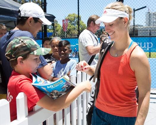 ANGELIQUE KERBER (GER) schreibt Autogramme fuer die Fans nach ihrem Training Tennis - Hopman Cup 2018 - ITF - Perth Arena - Perth - Western Australia - Australia - 31 December 2017. Â Copyright: xJuergenxHasenkopfx