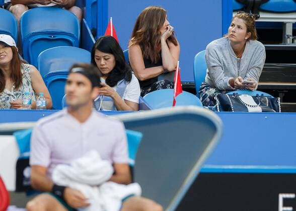 Ehefrau Mirka sitzt in der Spielerloge,ROGER FEDERER unscharf im Vordergrund,Spielpause,, Team Switzerland Tennis - Hopman Cup 2018 - ITF - Perth Arena - Perth - Western Australia - Australia - 2 January 2018. Copyright: xJuergenxHasenkopfx