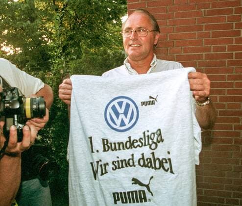 Aus Aufstiegsfeier in die 1. BL -VfL Wolfsburg gegen Mainz 05 5-4 am 11.06.1997 -hier VfL Trainer Willi Reimann.