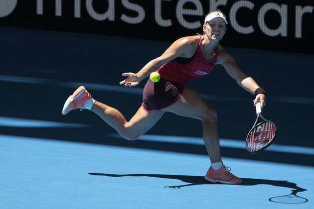Bilder des Tages - SPORT 3rd January 2018, Perth Arena, Perth, Australia; MasterCard Hopman Cup Tennis; Angelique Kerber of Team Germany stretches for a forehand during hr match against Eugenie Bouchard of Team Canada Kerber won 2-0  ActionPlus11967758