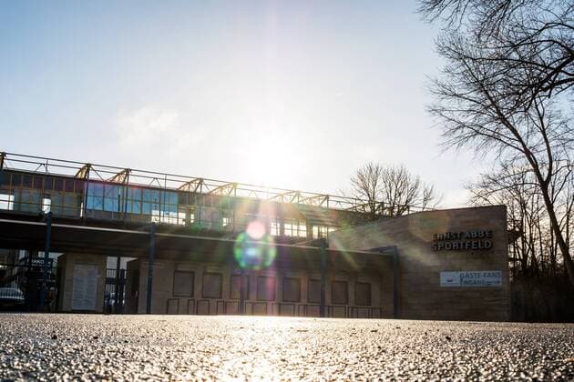 FC Carl Zeiss Jena Trainingsauftakt 2018 am 3. Januar 2018 zur Rückrunde 2017 2018 in der 3. Liga Frühlingshaftes Wetter am Ernst Abbe Sportfeld, dem Heimstadion des FC Carl Zeiss Jena. Oberaue, Kunstrasen Unisport Jena