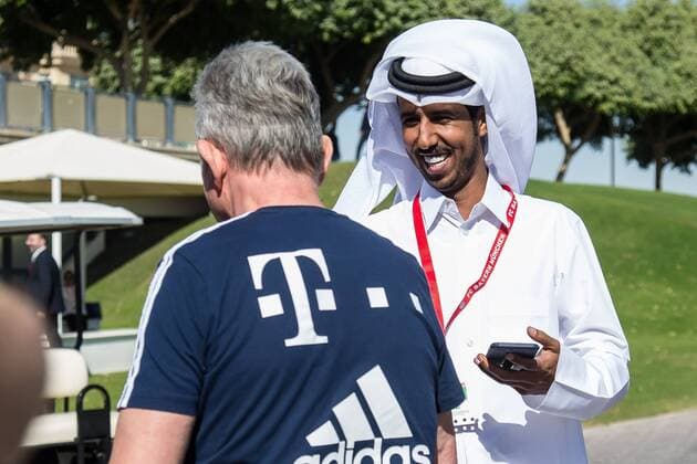 Doha, Katar, 03.01.2018, FC Bayern Muenchen Winter Trainingslager 2018 Cheftrainer Jupp Heynckes (FCB) macht Selfie ( DeFodi507