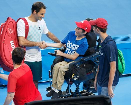 ROGER FEDERER begruesst Fan im Rollstuhl nach dem Training Tennis - Hopman Cup 2018 - ITF - Perth Arena - Perth - Western Australia - Australia - 4 January 2018. Â Copyright: xJuergenxHasenkopfx