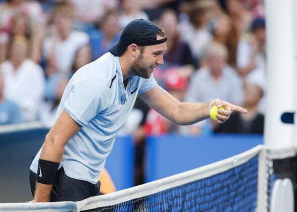 JACK SOCK zeigt mit dem Finger uebers Netz, Ball war im Aus,, Team USA Tennis - Hopman Cup 2018 - ITF - Perth Arena - Perth - Western Australia - Australia - 4 January 2018. Copyright: xJuergenxHasenkopfx