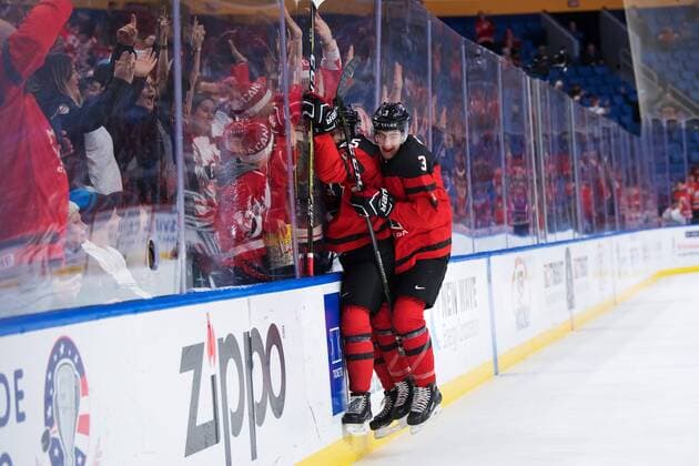 Eishockey, U20 WM, Kanada - Tschechien 180104 Kanadas Jordan Kyrou och Conor Timmins jublar efter 5-1-malet under semifinalen pa JVM i ishockey mellan Kanada och Tjeckien den 4 januari 2018 i Buffalo. Copyright: JOELxMARKLUND BB180104JM078