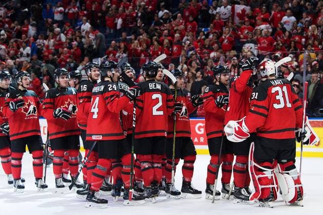 Eishockey, U20 WM, Kanada - Tschechien 180104 Kanadas spelare jublar efter semifinalen pa JVM i ishockey mellan Kanada och Tjeckien den 4 januari 2018 i Buffalo. Copyright: JOELxMARKLUND BB180104JM092