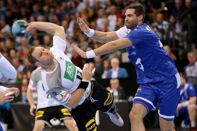 Steffen Weinhold ( Deutschland ) Bjarki Mar Gunnarsson ( Island ), Deutschland vs. Island, Handball, GER, Nationalteam, 2018, Deutschland, 05.01.2018, Stuttgart Copyright: xLanger Eibner-Pressefotox EP_HLR