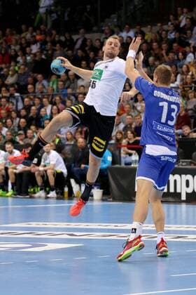 Julius Kuehn ( Deutschland ) Olafur Andres Guomundsson ( Island ), Deutschland vs. Island, Handball, GER, Nationalteam, 2018, Deutschland, 05.01.2018, Stuttgart Copyright: xLanger Eibner-Pressefotox EP_HLR