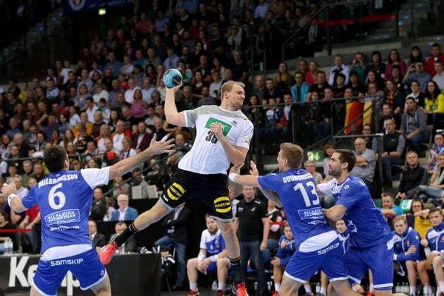 Themen der Woche - SPORT Bilder des Tages - SPORT Asgeir Oern Hallgrimsson ( Island ) Julius Kuehn ( Deutschland ) Olafur Andres Guomundsson ( Island ) Bjarki Mar Gunnarsson ( Island ), Deutschland vs. Island, Handball, GER, Nationalteam, 2018, Deutschland, 05.01.2018, Stuttgart Copyright: xLanger Eibner-Pressefotox EP_HLR