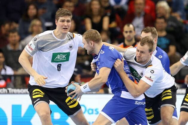 Finn Lemke ( Deutschland ) Aron Palmarsson ( Island ) Julius Kuehn ( Deutschland ), Deutschland vs. Island, Handball, GER, Nationalteam, 2018, Deutschland, 05.01.2018, Stuttgart Copyright: xLanger Eibner-Pressefotox EP_HLR