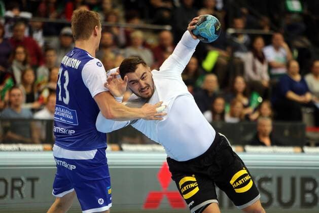 Deutschland DHB - Island Deutschland, Stuttgart, 04.01.2018, Handball, Länderspiel, Deutschland DHB - Island: v.l. Olafur Guomundsson (Island), Jannik Kohlbacher (Deutschland).