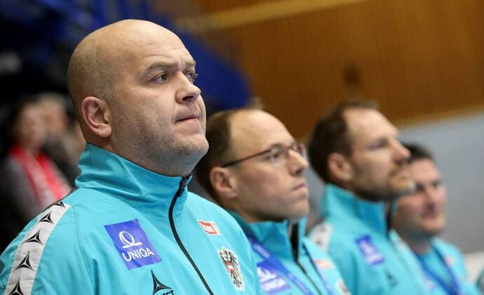 HANDBALL - AUT vs CZE, test match MARIA ENZERSDORF,AUSTRIA,05.JAN.18 - HANDBALL - international match Länderspiel Austria vs Czech Republic, men, test match. Image shows head coach Patrekur Johannesson (AUT). GEPAxpictures xPatrickxLeuk