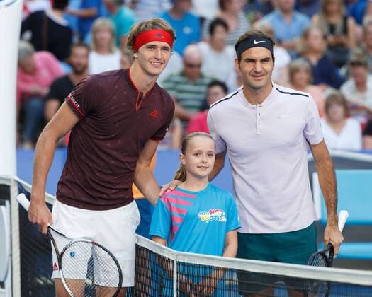 ALEXANDER ZVEREV und ROGER FEDERER posen am Netz, Final Tennis - Hopman Cup 2018 - ITF - Perth Arena - Perth - Western Australia - Australia - 6 January 2018. Â Copyright: xJuergenxHasenkopfx