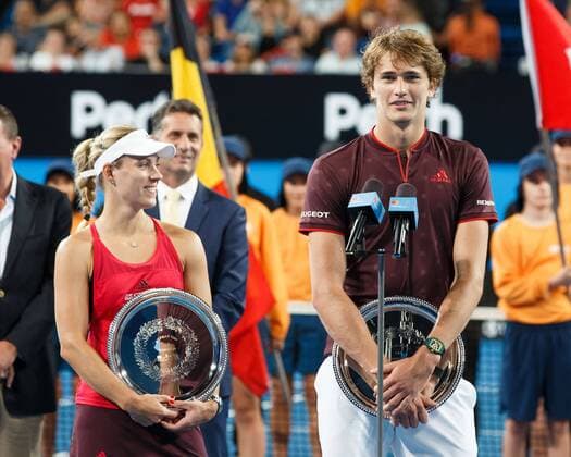 Themen der Woche - SPORT Bilder des Tages SPORT Finalisten ANGELIQUE KERBER ALEXANDER ZVEREV mit dem Pokal, Mixed Doubles Siegerehrung Tennis - Hopman Cup 2018 - ITF - Perth Arena - Perth - Western Australia - Australia - 6 January 2018. Â Copyright: xJuergenxHasenkopfx