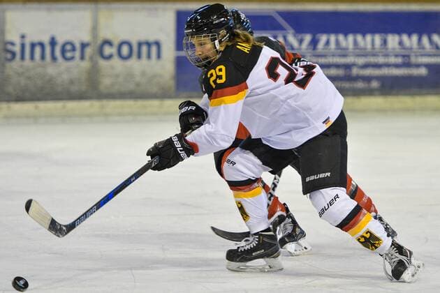 GER, Nations Cup 2018, Deutschland (GER) vs Kanada (CAN) 06.01.2018, BLZ Arena, Füssen, GER, Nations Cup 2018, Deutschland (GER) vs Kanada (CAN), im Bild Hanna Amort (GER, 29)
