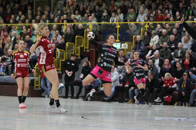 Julia Behnke (Metzingen) beim Wurf beim Spiel HSG Bensheim Auerbach vs. Tussies Metzingen in der 1. Handball Bundesliga der Frauen am 06.01.2018 Foto:Michael Bermel Eibner Bensheim Copyright: xMichaelxBermel Eibner-Pressefotox EP_mbl
