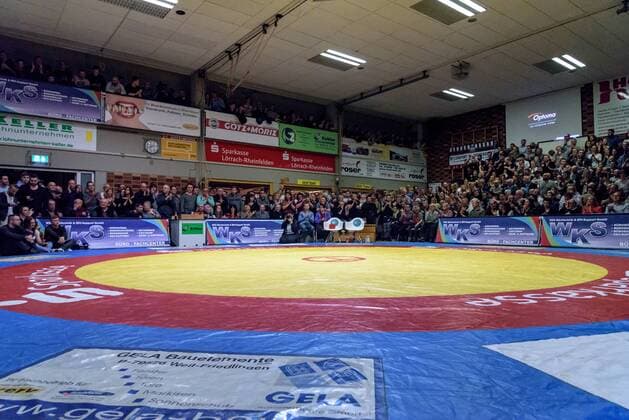 Ringen Bundesliga - Halbfinale - 17 18 - TuS Adelhausen - KSV Koellerbach - 06-01-2018 Blick in den Ring, beim Bundesliga - Halbfinale Ringkampf zwischen dem TuS Adelhausen und dem KSV Koellerbach, am Samstag, den 06. Januar 2018 Dinkelberghalle in Adelhausen. ( *** Struggling German Bundesliga semifinals 17 18 TuS noble Wallace KSV Köllerbach 06 01 2018 views in the ring at the Federal League semi-final wrestling match between the TuS noble Wallace and the KSV Köllerbach on Saturday the 06 January 2018 spelt Mountain Hall in Adelhausen xGRGx