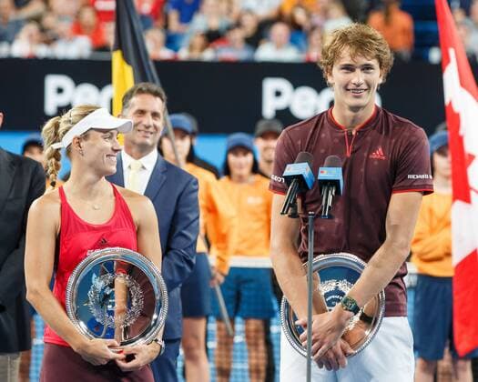 Finalisten ANGELIQUE KERBER und ALEXANDER ZVEREV mit dem Pokal, haelt Rede am Mikrofon,Mixed Doubles Siegerehrung Tennis - Hopman Cup 2018 - ITF - Perth Arena - Perth - Western Australia - Australia - 6 January 2018. Copyright: xJuergenxHasenkopfx