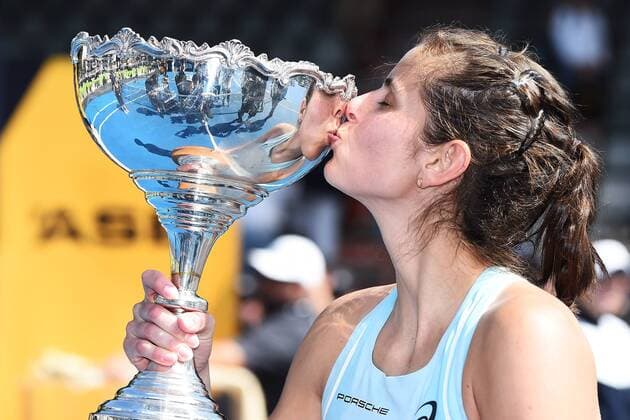 Themen der Woche - SPORT Bilder des Tages - SPORT January 7th 2018, Auckland, New Zealand; Julia Goerges from Germany kisses her trophy after winning the ASB Classic WTA Tennis Damen Women s Tournament Day 7 Singles Final; Caroline Wozniacki versus Julia Georges  ActionPlus11969444