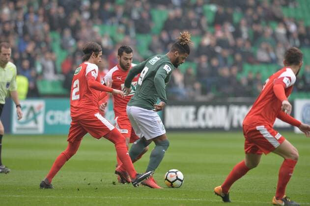 Lois Diony (saint etienne) vs Fethi Harek (nimes) FOOTBALL : Saint Etienne vs Nimes - 32e coupe de France - 07 01 2017 FredericChambert Panoramic 