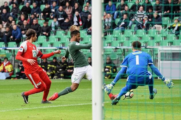 Lois Diony (saint etienne) vs Batiste Valette (nimes) FOOTBALL : Saint Etienne vs Nimes - 32e coupe de France - 07 01 2017 FredericChambert Panoramic 