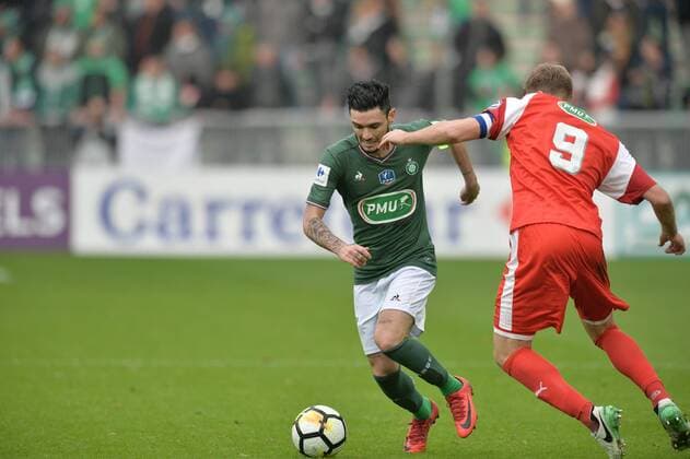 Remy Cabella (saint etienne) vs Renaud Ripart (nimes) FOOTBALL : Saint Etienne vs Nimes - 32e coupe de France - 07 01 2017 FredericChambert Panoramic 