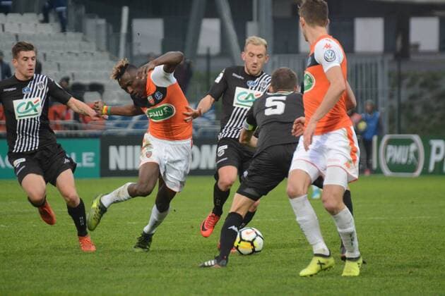Franklin Wadja (Lorient), Flavien Tait (Angers) FOOTBALL : Angers SCO vs FC Lorient - Coupe de France - 07 01 2018 RonanHoussin Panoramic 